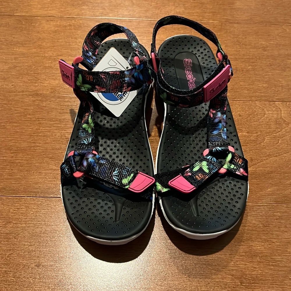 New Sketchers Reggae Girls Size 3 Sandals